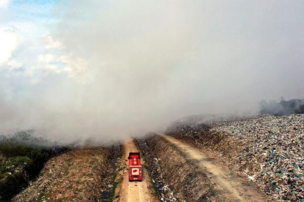 炸弹:吉兰丹的Lubok Jong垃圾填埋场发生火灾