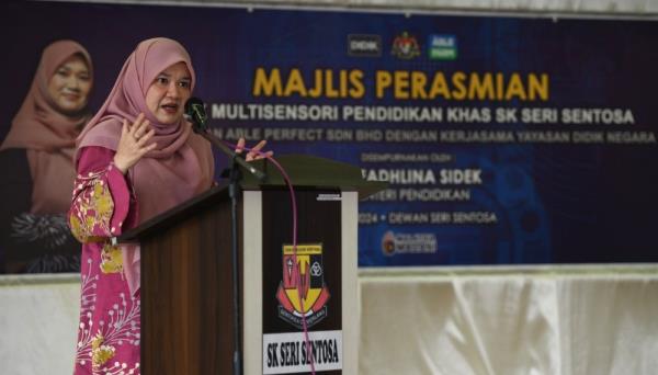 Fadhlina说，教育部将实施各种举措来加强马来西亚的教育体系